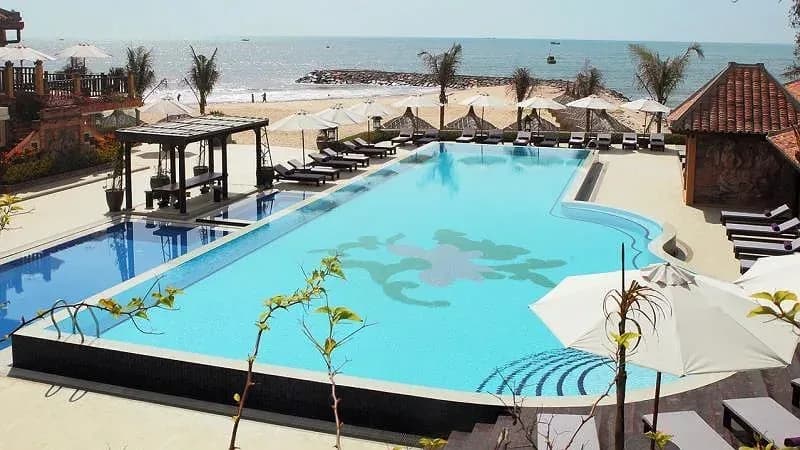 Bể bơi ngoài trời hướng biển