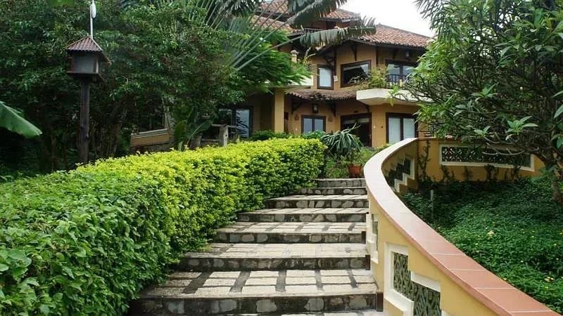Vườn nhiệt đới phong cách Chăm
