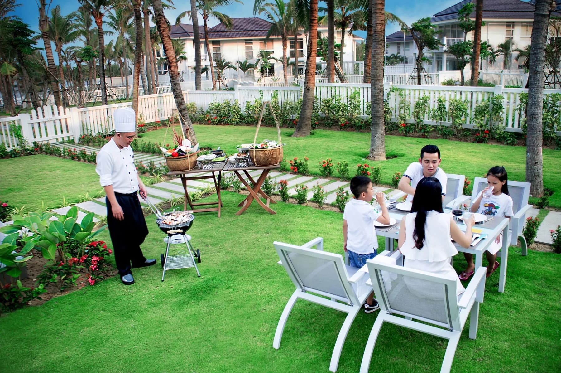 Tiệc BBQ ngay sân vườn villa