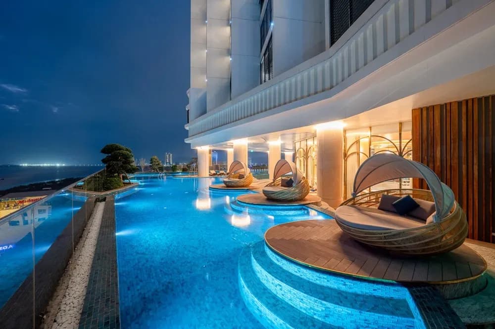 Bể bơi vô cực The Luxe Aquatica