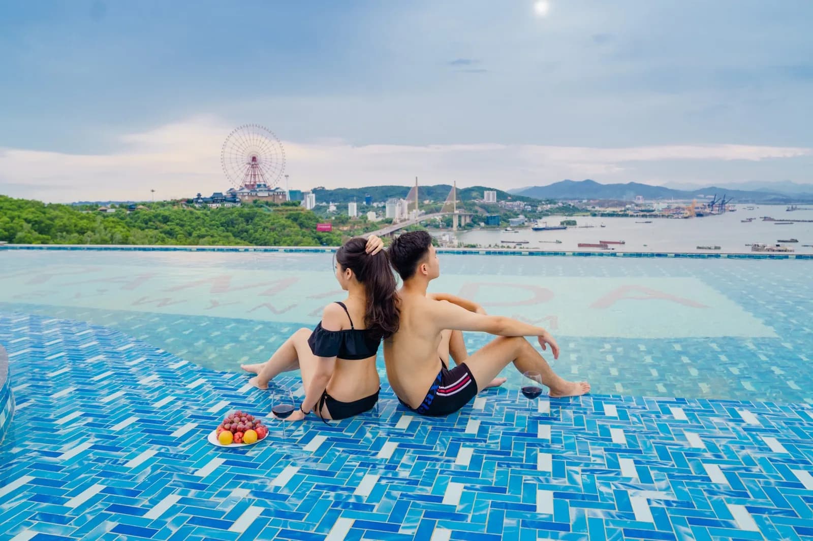 Bể bơi vô cực trên tầng 31