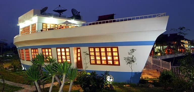 Nhà hàng du thuyền