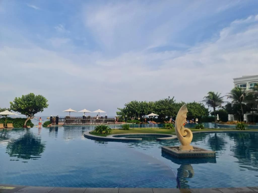 Hồ bơi vô cực hướng biển