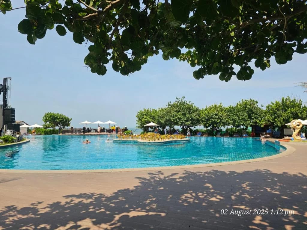 Beach Bar & Lounge