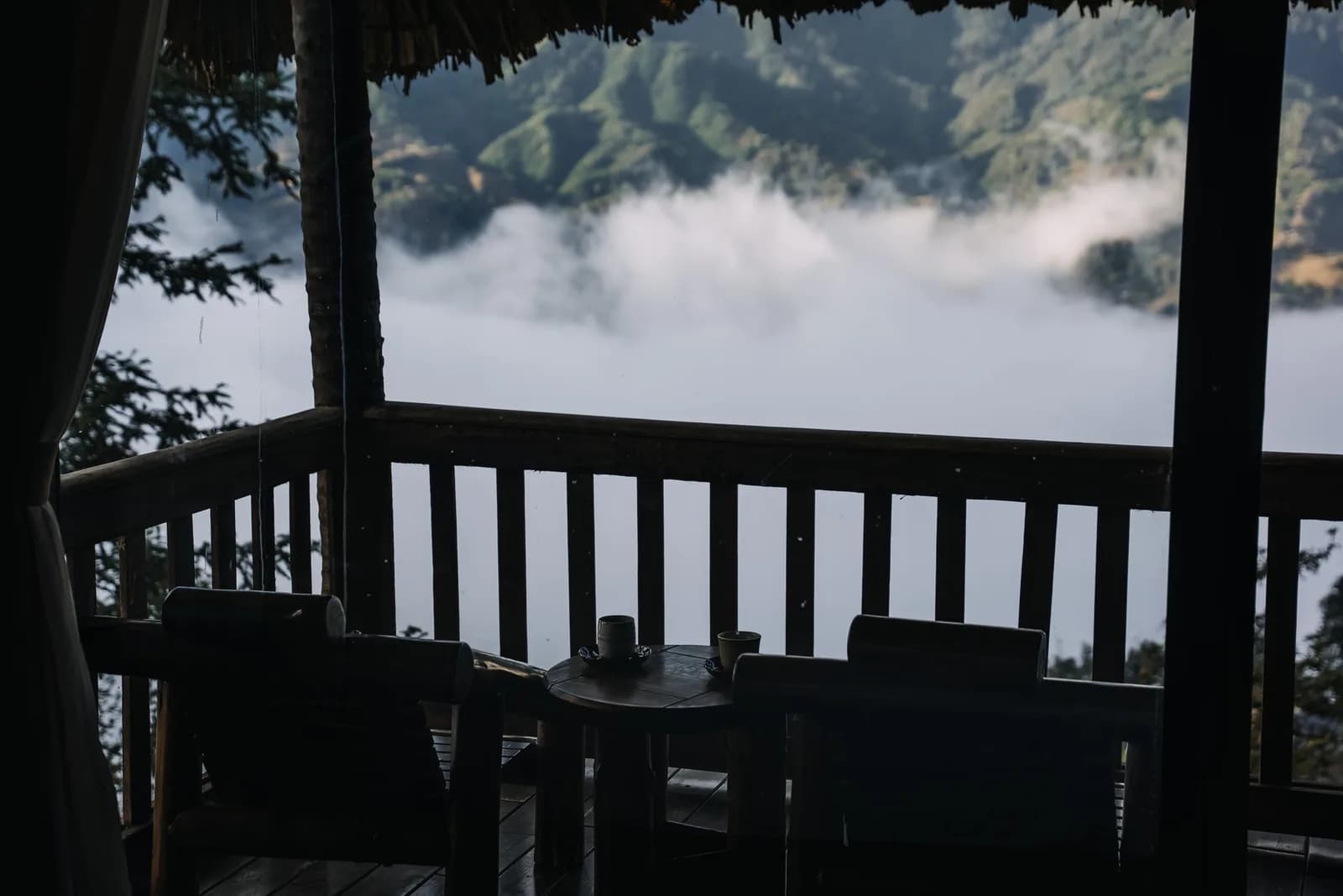 Bar & lounge