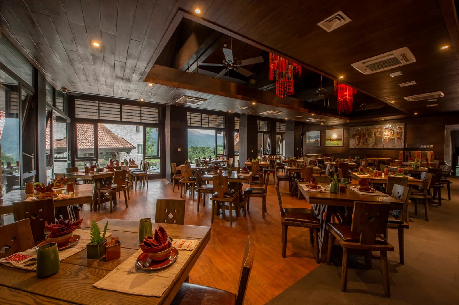 Ban công riêng ôm trọn Mường Hoa