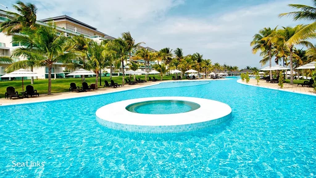 Bể bơi jacuzzi ngoài trời