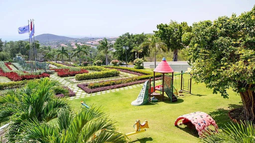 Vườn hoa & sân chơi ngoài trời