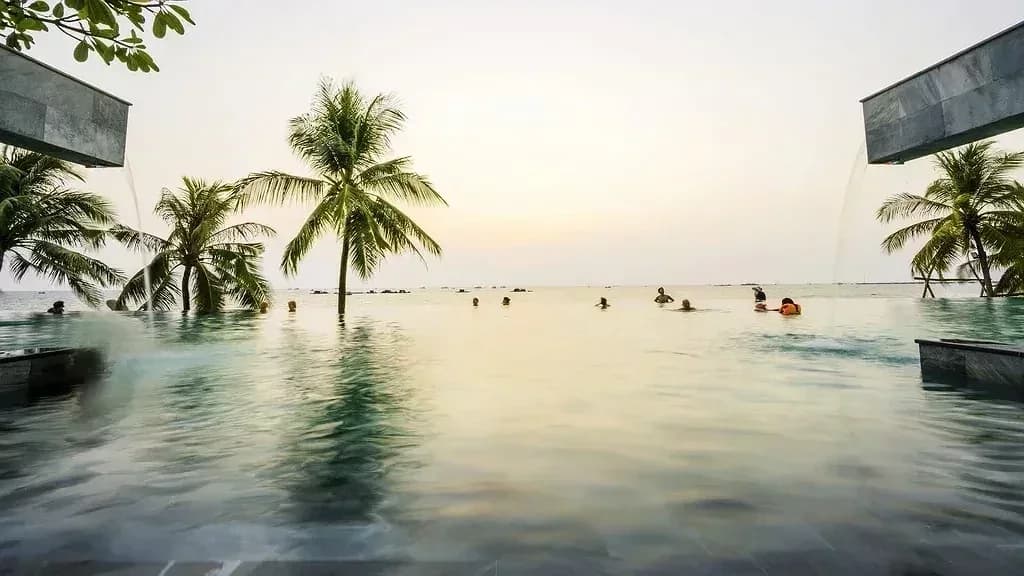Hồ bơi vô cực hướng biển