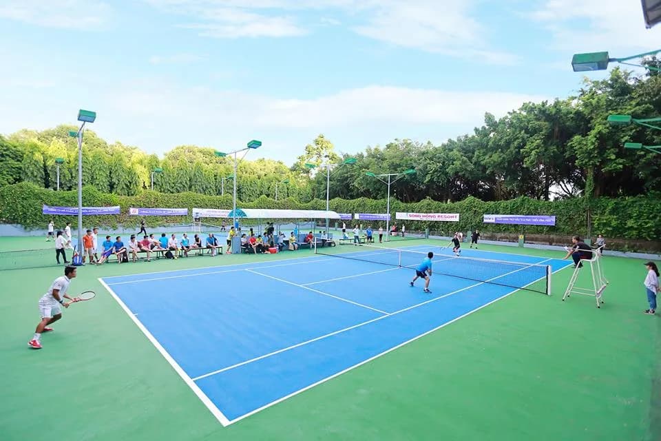 Sân tennis tiêu chuẩn