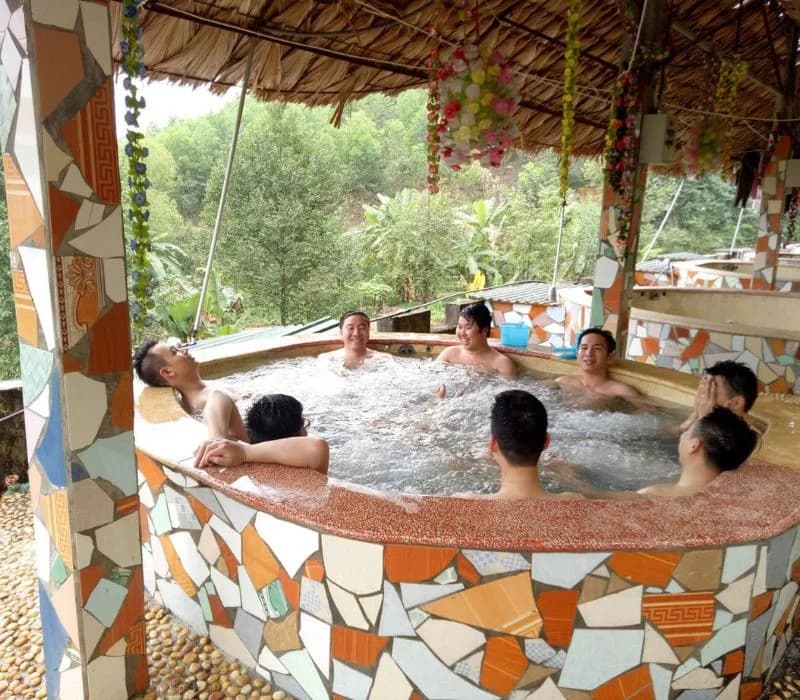 Bồn sục thủy liệu ngoài trời