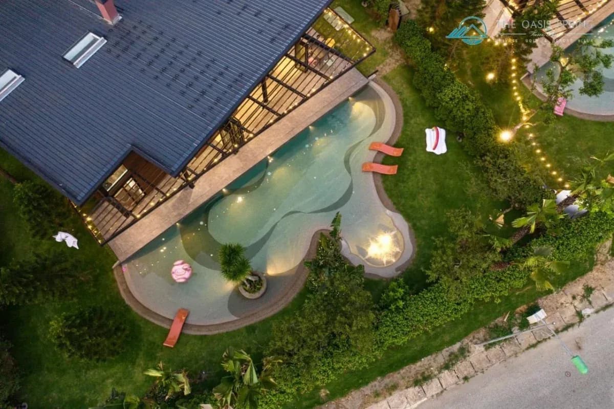 Bể bơi vô cực ngoài trời