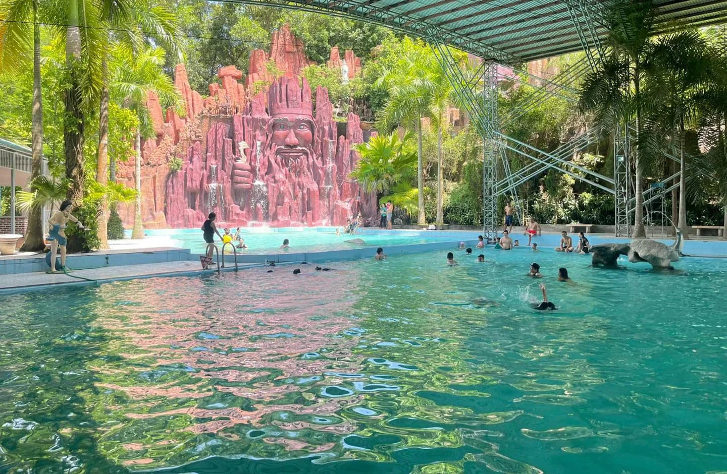 Bể bơi khoáng lộ thiên
