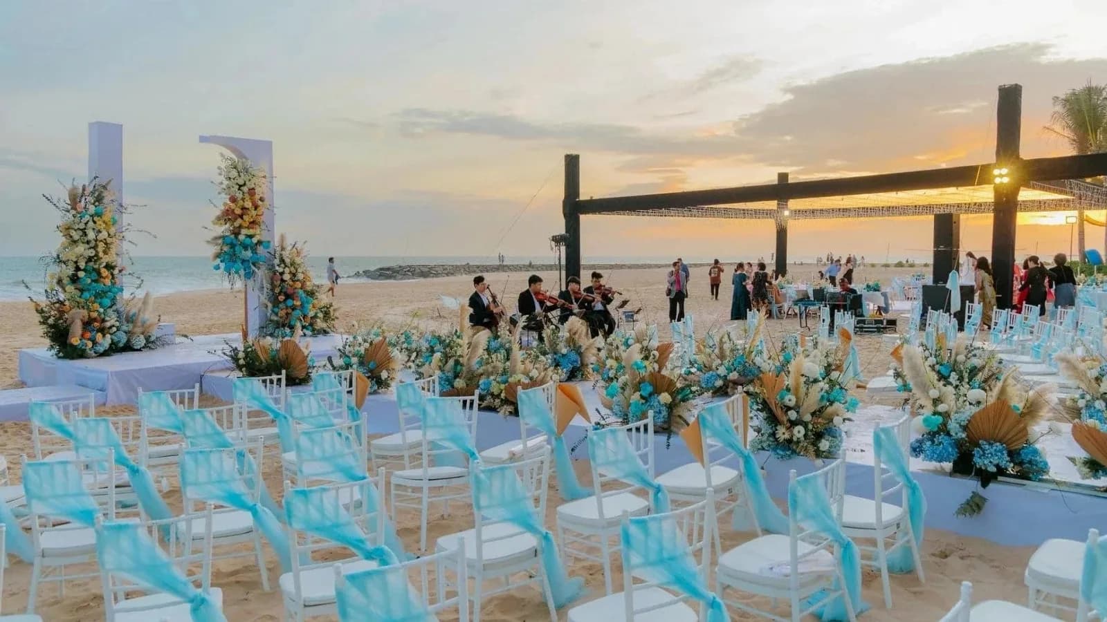 Tiệc cưới bên biển