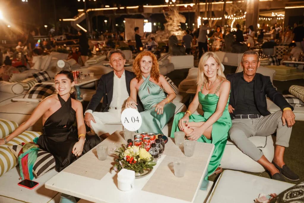 Bãi tắm riêng & Beach Club