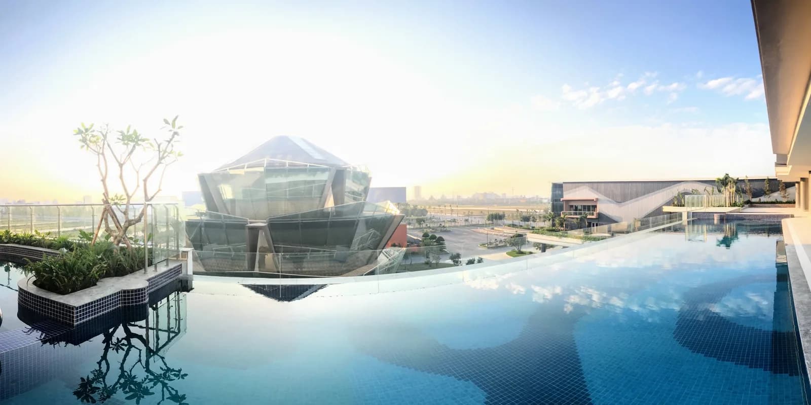 Bể bơi vô cực trên cao