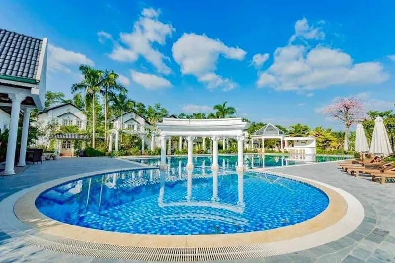 Bể bơi bốn mùa