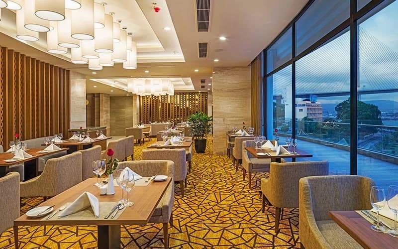 Nhà hàng Á – Âu hướng cầu