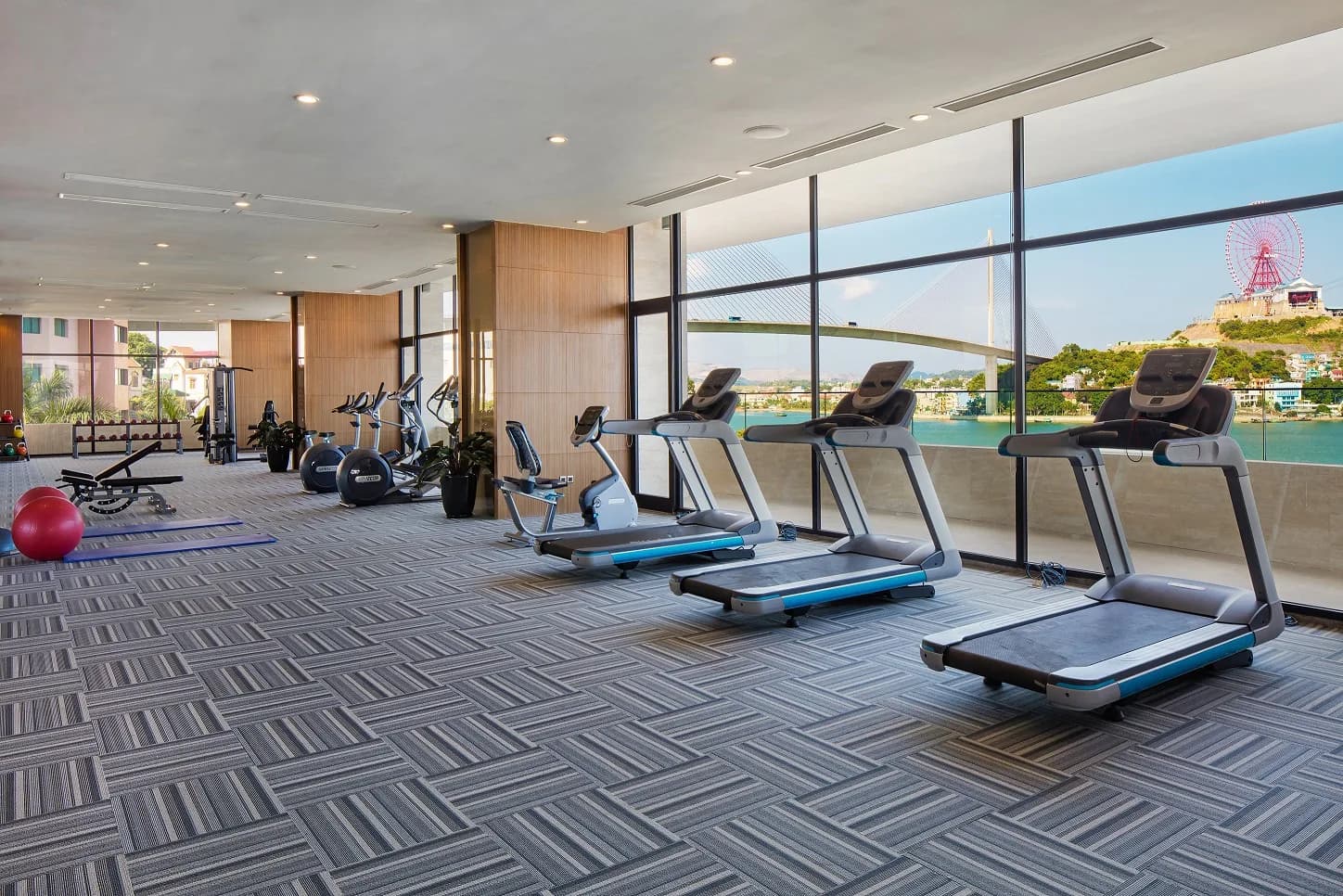 Phòng gym hướng vịnh