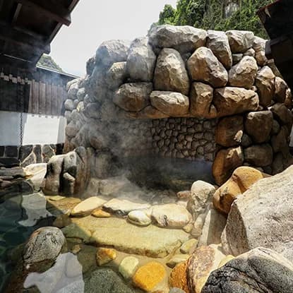 Bể tắm hang đá