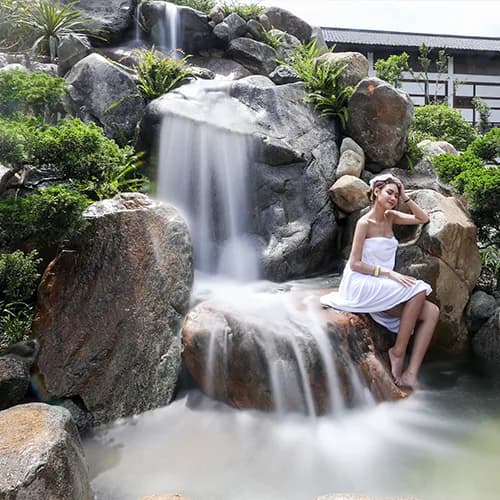 Bể tắm giữa thiên nhiên